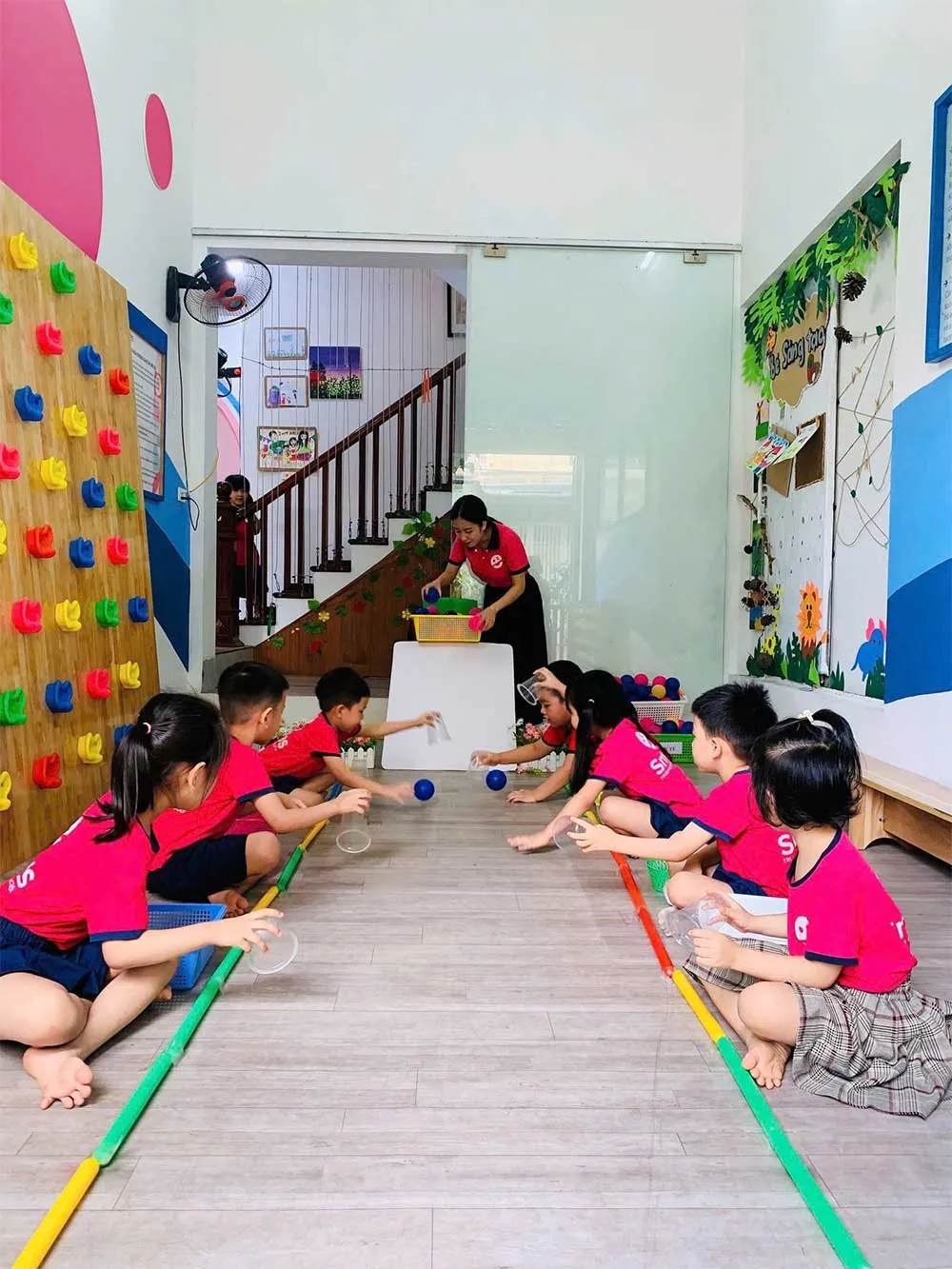 Hình ảnh hoạt động chào mừng ngày quốc tế thiếu nhi