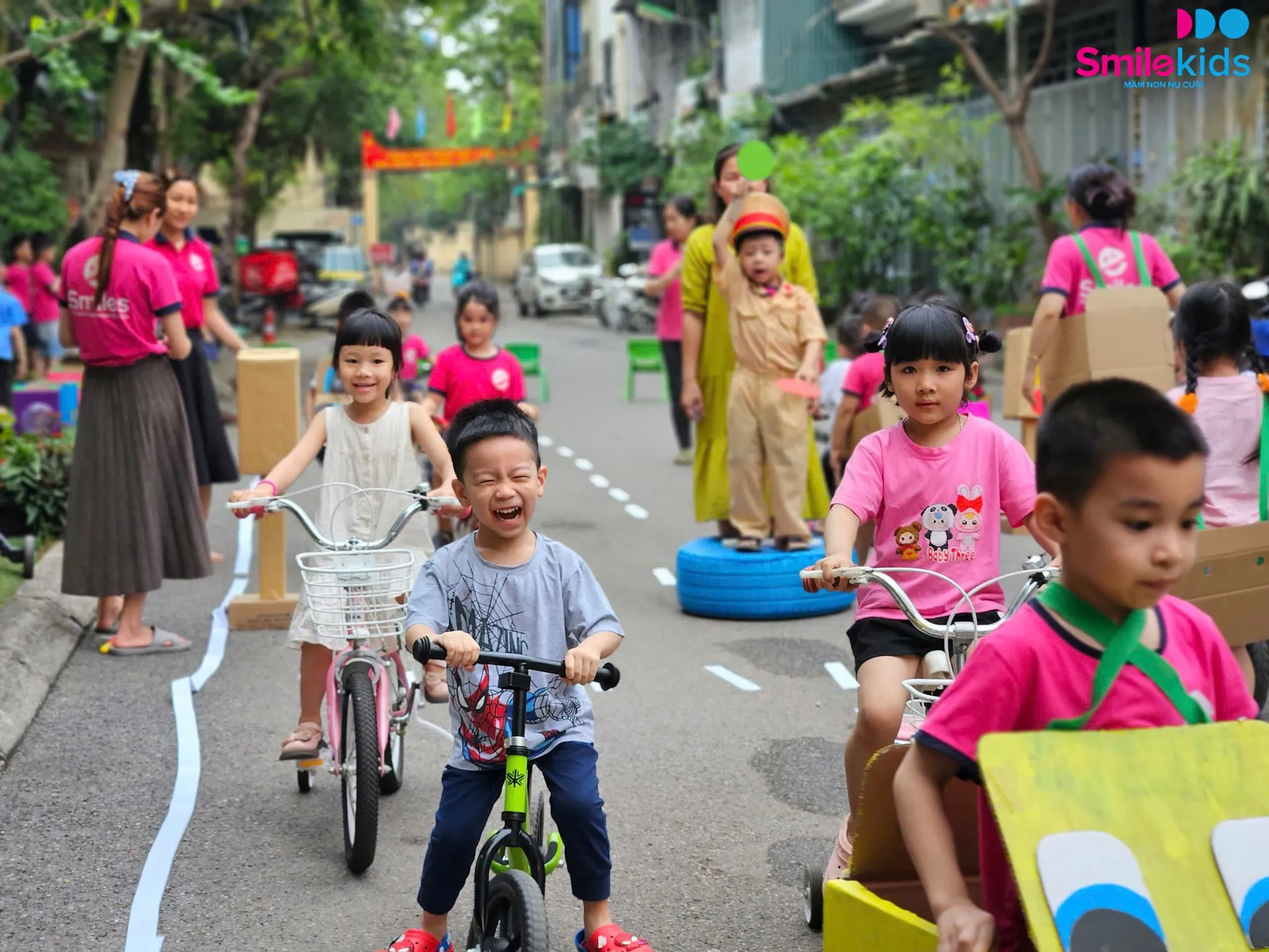 Những khoảnh khắc đáng yêu của con trong hành trình học tập