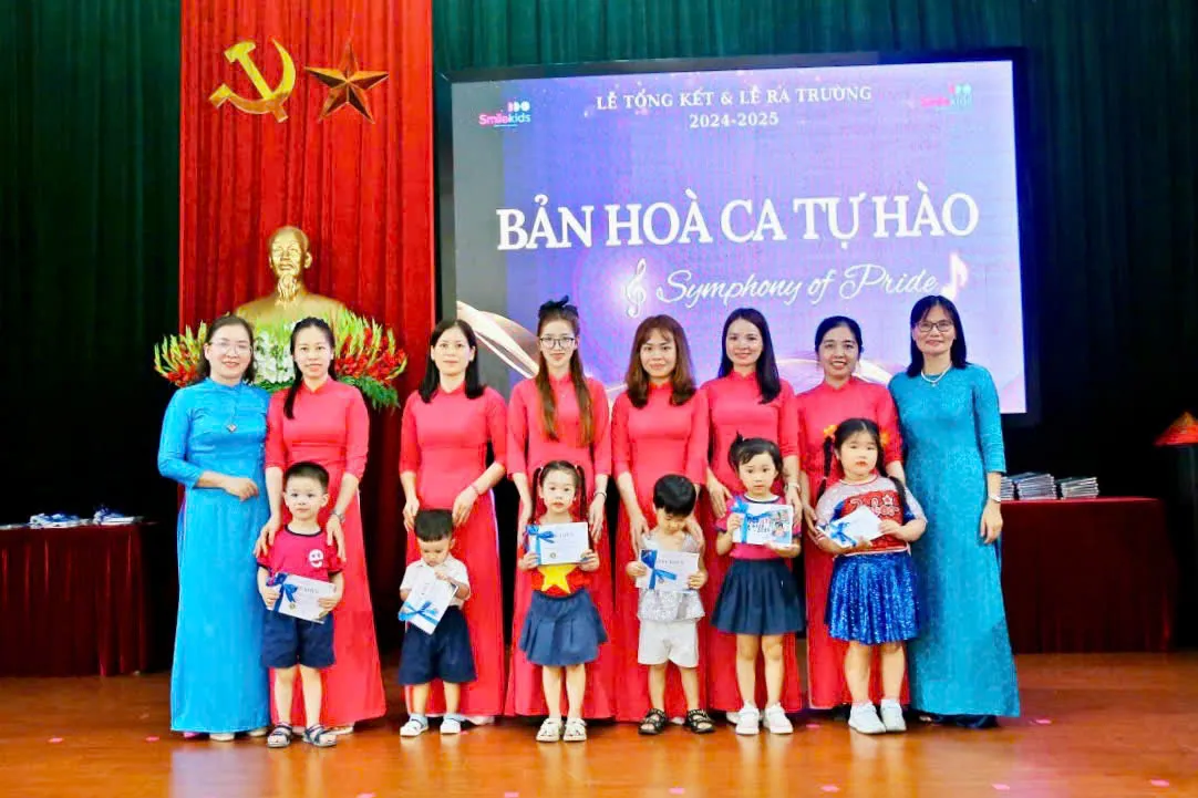 Hình ảnh lễ tổng kết năm học tại SmileKids 2024-2025