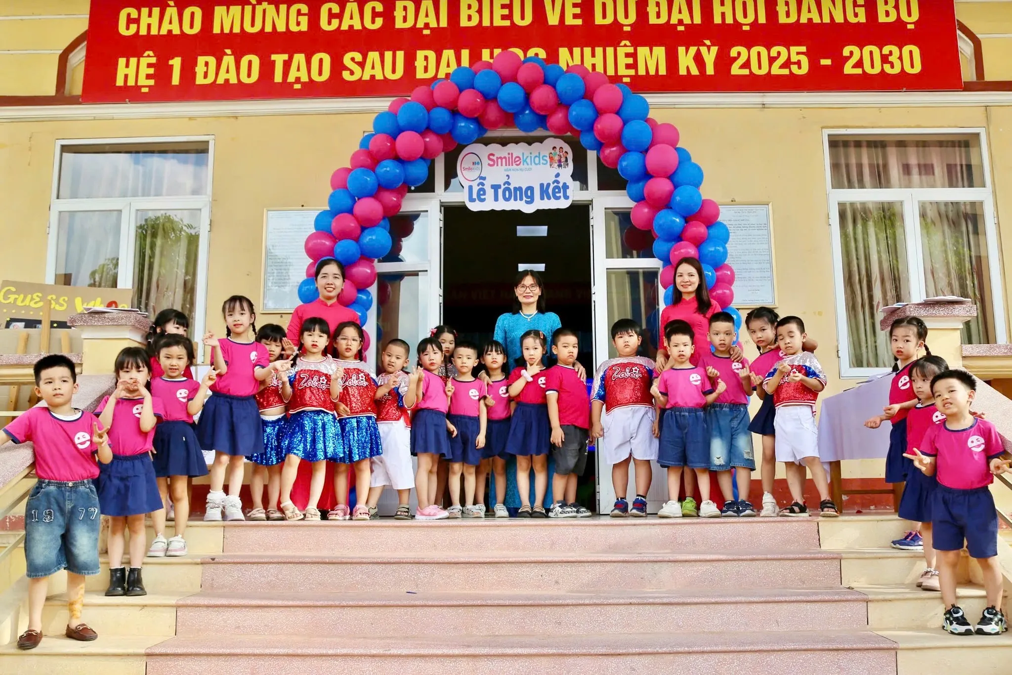 Hình ảnh lễ tổng kết năm học tại SmileKids 2024-2025