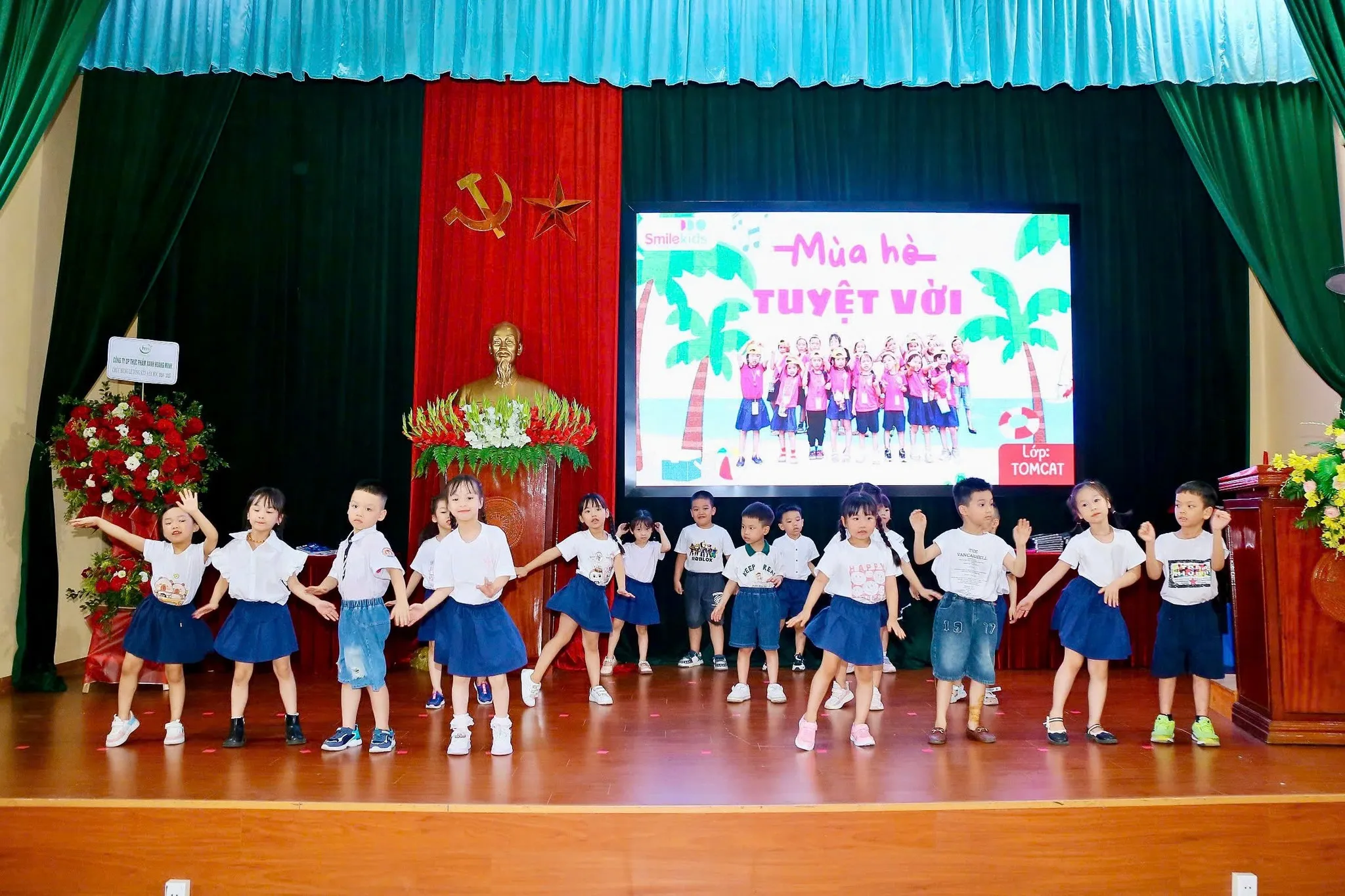 Hình ảnh lễ tổng kết năm học tại SmileKids 2024-2025