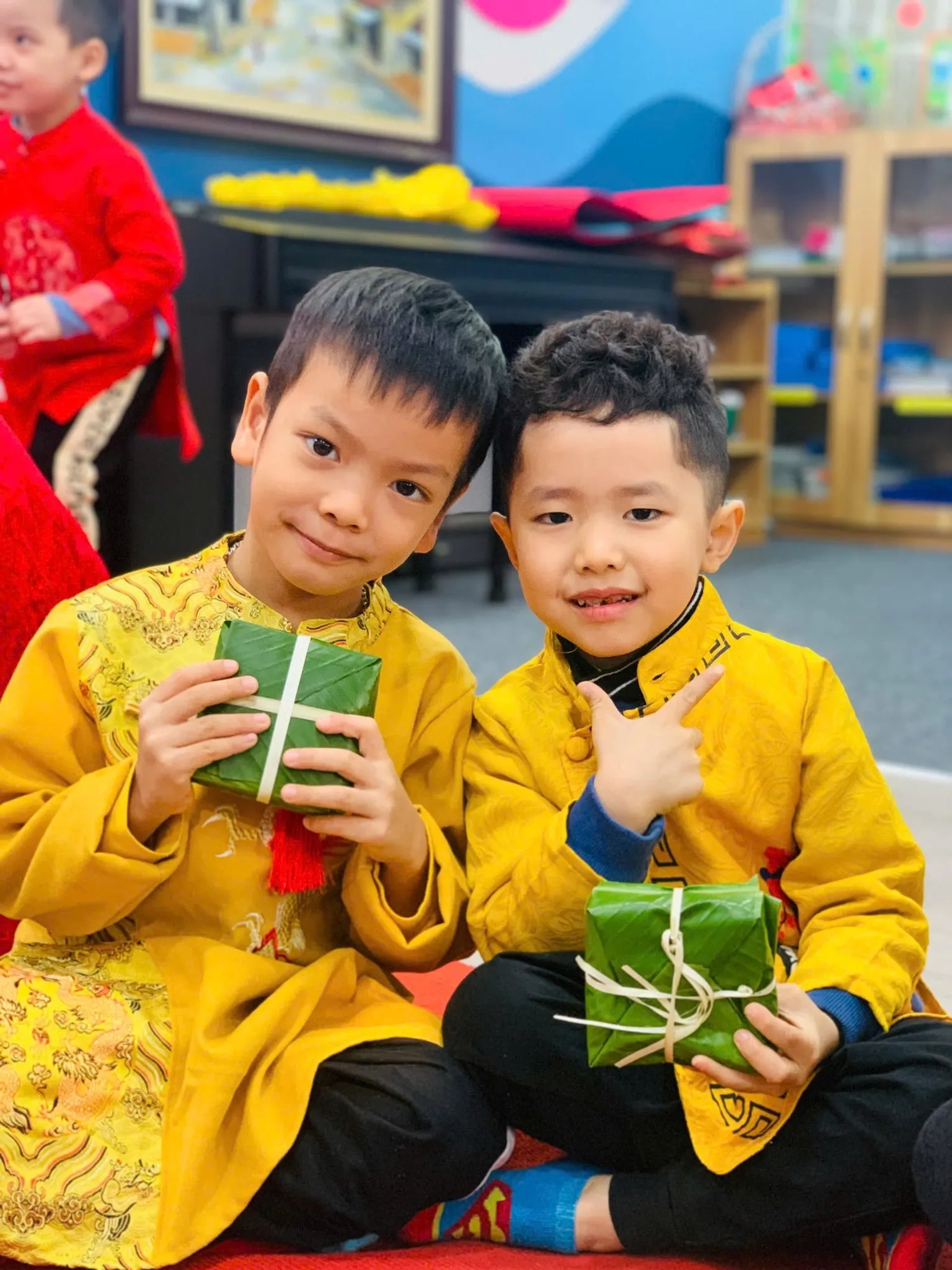 Hoạt động gói bánh chưng truyền thống ngày Tết tại SmileKids