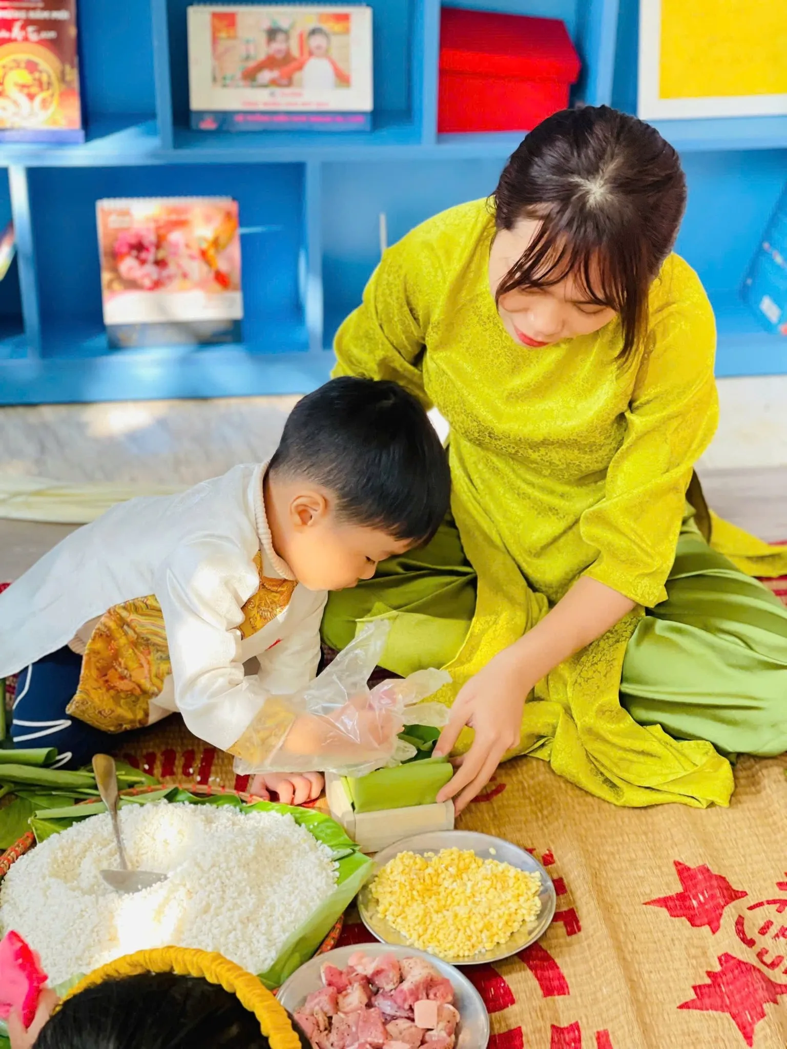 Hoạt động gói bánh chưng truyền thống ngày Tết tại SmileKids