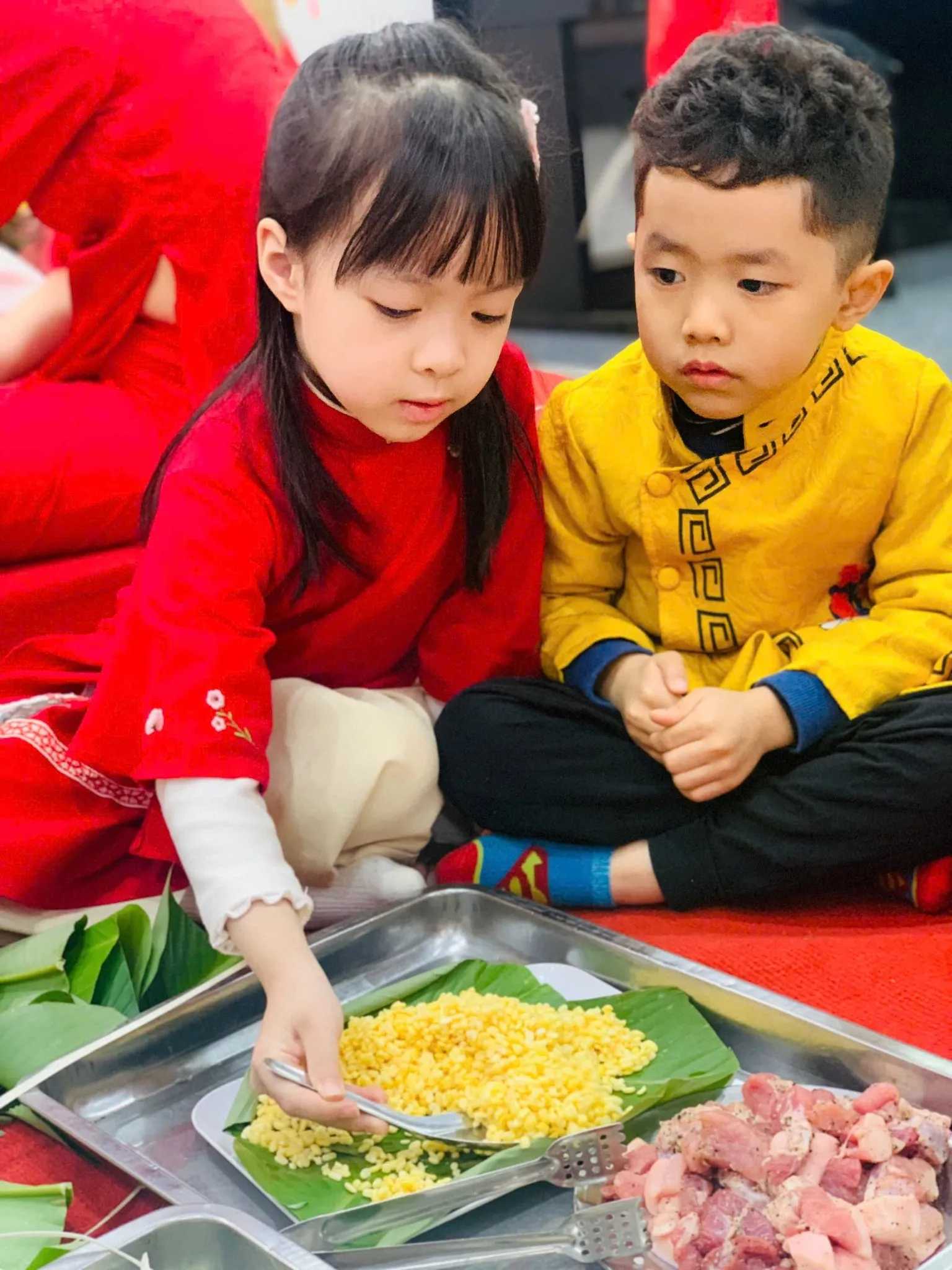 Hoạt động gói bánh chưng truyền thống ngày Tết tại SmileKids